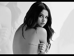 Beautiful teen, Selena Gomez looks amazing in every type of clothes she might be wearing
